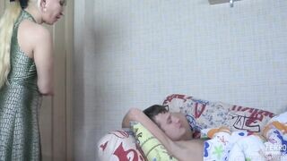 Anyu te mi a cerkát csinálsz?