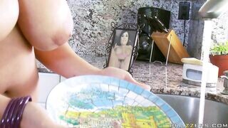 Gigantikus cickós spanyol anyuci és a zsenge manus