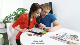 Chelsy Sun a hapsija előtt kamatyol