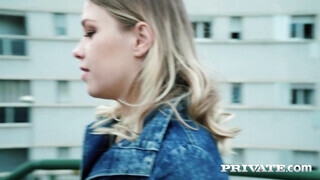 Selvaggia Babe a sztyuárdesz óriási segge megpakolva