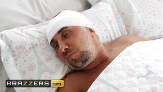 Brazzers - Brooklyn Gray szőrös vaginája megkefélve