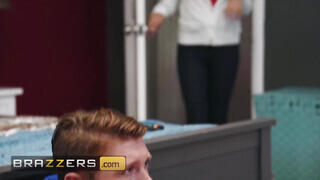 Brazzers - Jeanie Marie Sullivan a szuper csábos milf
