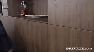 Private - Mona Blue borotvált cuncija bekúrva