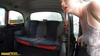Fake Taxi - Lucy Heart a vadító kicsike orosz lyuk