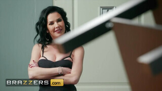 Brazzers - Veronica Avluv segge megkettyintve