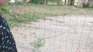 Bombázó barinő várja a dárdát
