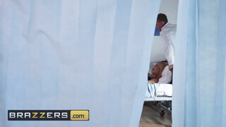Brazzers - Bonnie Rotten análjában az óriás kuki