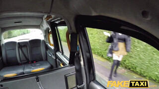 Fake Taxi - Szoknyás zsenge nőci a taxissal kúrel