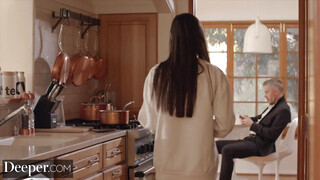 Deeper - Gianna Dior idősebb csávóval kefél