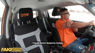 Fake Driving School - Repedtsarkú csöcsös lányok kufirconlak