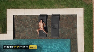 BRAZZERS - Jolee Love a termetes didkós zsenge maca
