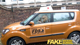 Fake Driving School - Zsenge csajszi az oktatóval kúr