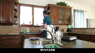 Mylf - Cali Lee a dögös latina milf