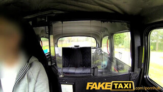 FakeTaxi - piercinges lyuk lovagol