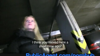PublicAgent - Bella Karina a termetes didkós világos szőke