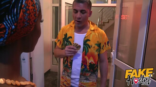 Fake Hostel afrikai pipi és egy dél amerikai buxa közösen