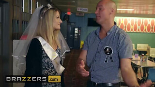 Brazzers - Valerie Kay a legénybúcsún kamatyol