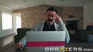 Brazzers - a pici ártatlan tinédzser idősebb pöcst kíván