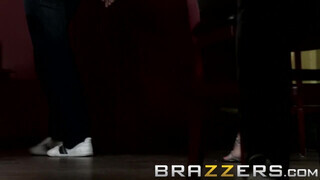 Brazzers - Keiran Lee egyszerre basz meg kettő pipit