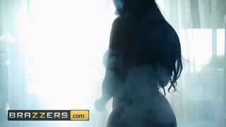 Brazzers - kerek szép fenekű csajszi a fürdőkádban