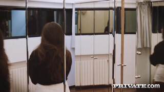 Private com - a főnöknek elégg termetes dákója van