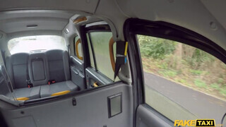 Fake Taxi - Ava Austen a hatalmas popós kitetovált pipi