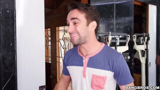 Cassidy Banks a méretes tőgyes fital ribi - Bangbros