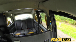 Fake Taxi - Óriási keblű milf megdöngetve a hátsó ülésen