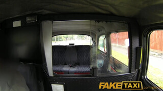 FakeTaxi - Felborotvált fejű punk maca megkettyintve