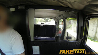 FakeTaxi - Rio Lee a méretes didkós barna csaj