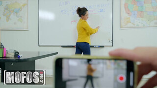 Mofos – Isabella Nice a céda tanárnéni