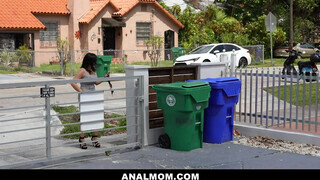 Nadia White zsenge pasival reszel - Anal mom