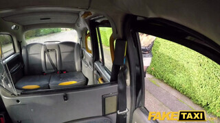 Csöcsös fiatal maca segget nyal - Fake Taxi