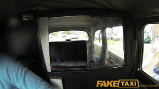 FakeTaxi - Bonnie Rose bekapja a bájdorongot
