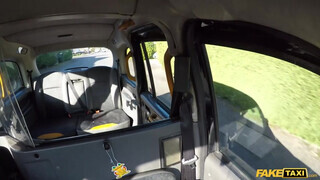 Fake Taxi - Myla Elyse bekapja a péniszt