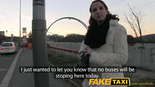 FakeTaxi - Zsenge ápoló lány szexel a taxiban