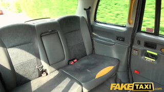 Fake Taxi - Rhiannon Ryder hímvesszőt akar a popsijába