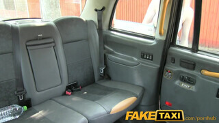 FakeTaxi - tökéletes didkós fiatal maca