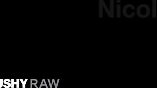 TUSHYRAW - Nicole Aria popsikája megkettyintve