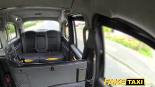 Fake Taxi - Méretes picsájú kolumbiai milf seggbe kúrva
