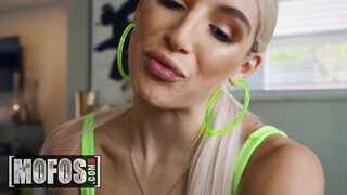 MOFOS - Abella Danger szőrös lyuka megkúrva