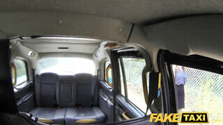 Fake Taxi - idősebb gádzsi óriási faszt akar