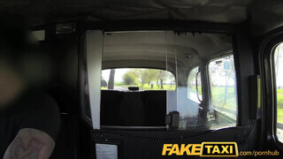 FakeTaxi - ártatlan kicsike zsenge gádzsi és a vastag bájdorong