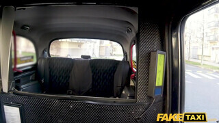 Fake Taxi - 19 éves tinédzser csajszi kettyinteni akart