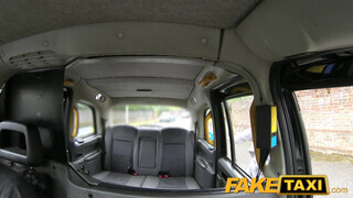 FakeTaxi - Ella Hughes a vonzó vörös hajú spiné