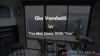 Gia Vendetti a vonzó hosszú combú latin amerikai