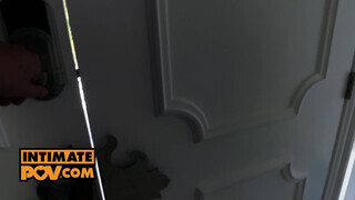 Lily Love a gigantikus popós milf - itsPOV
