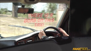 Fake Taxi - Tinédzser nőci a hátsó ülésen