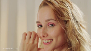 ULTRAFILMS - Kelly Collins pasas nélkül is tud élvezni