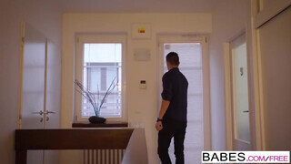 Babes - Paula Shy a óriási cickós bige